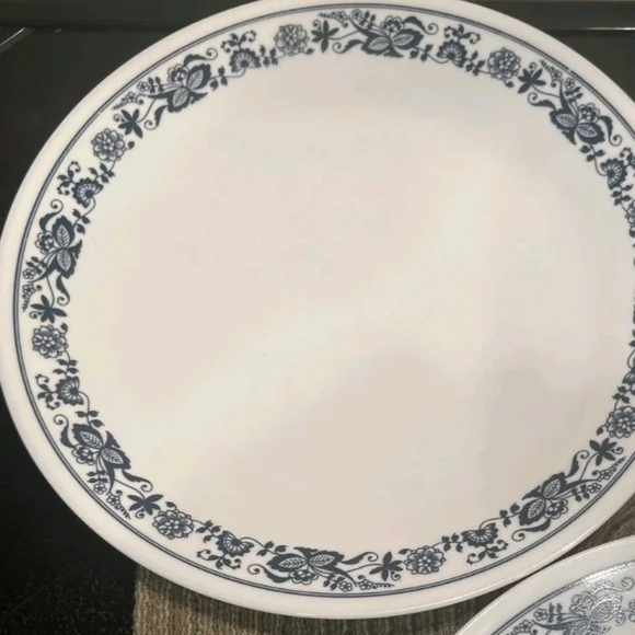 3 Corelle Old Town Blue 10.25" Dinner Plates. Vintage - Picture 3 of 4